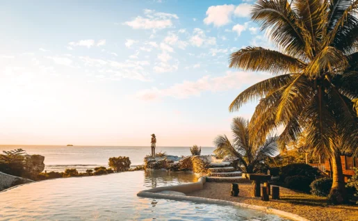 Femme dans un resort