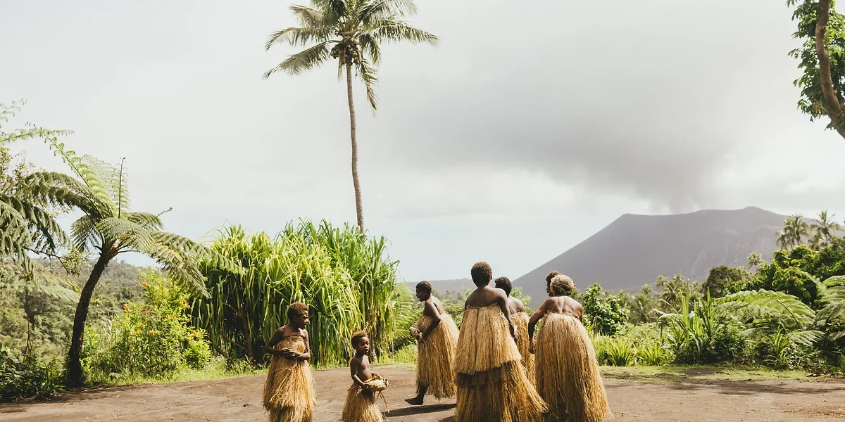 Femmes en tenues traditionnelles