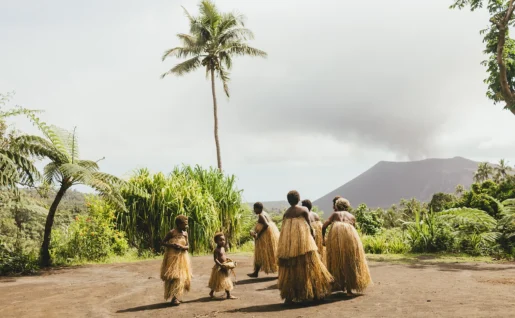 Femmes en tenues traditionnelles