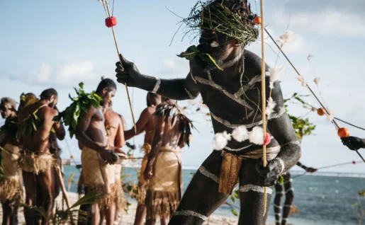 Hommes en habit traditionnel du Vanuatu
