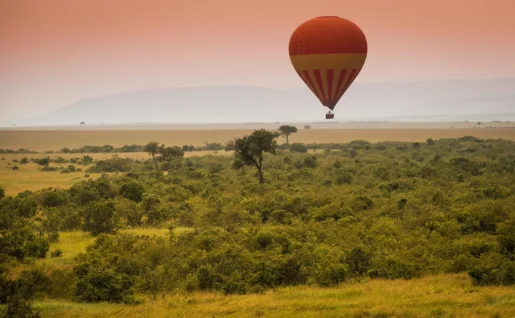 Montgolfière survolant le Masai Mara, Kenya
