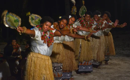Danseuses fidjiennes