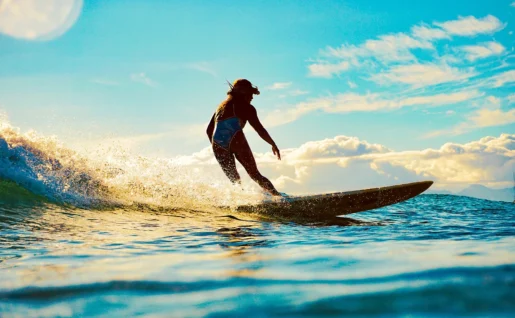 Surfeuse à Honolulu