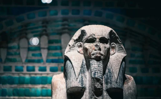 Statue egyptienne au musée