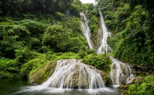 Cascade à Efaté